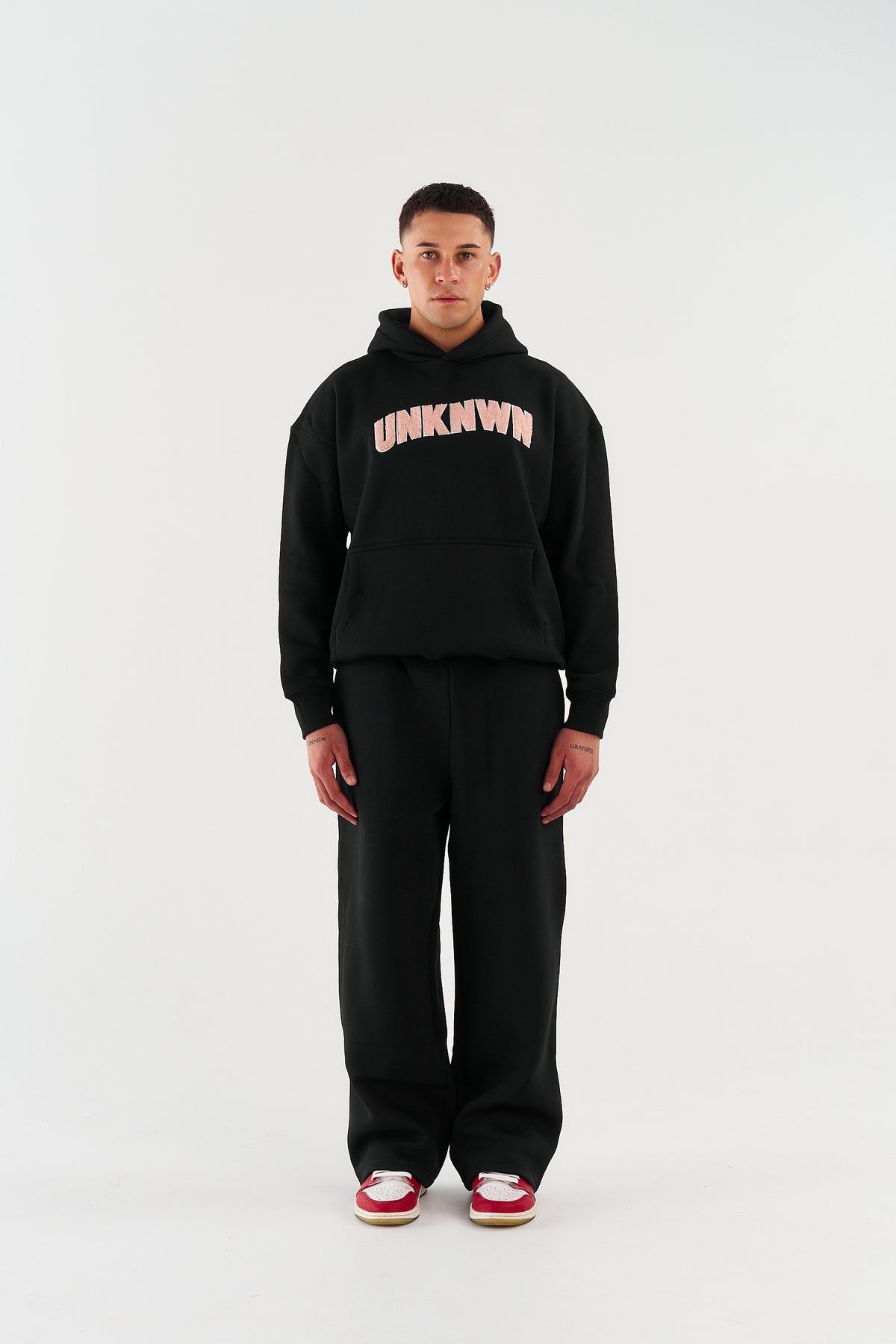 CLASSIC STRAIGHT LEG PANTS - BLACK