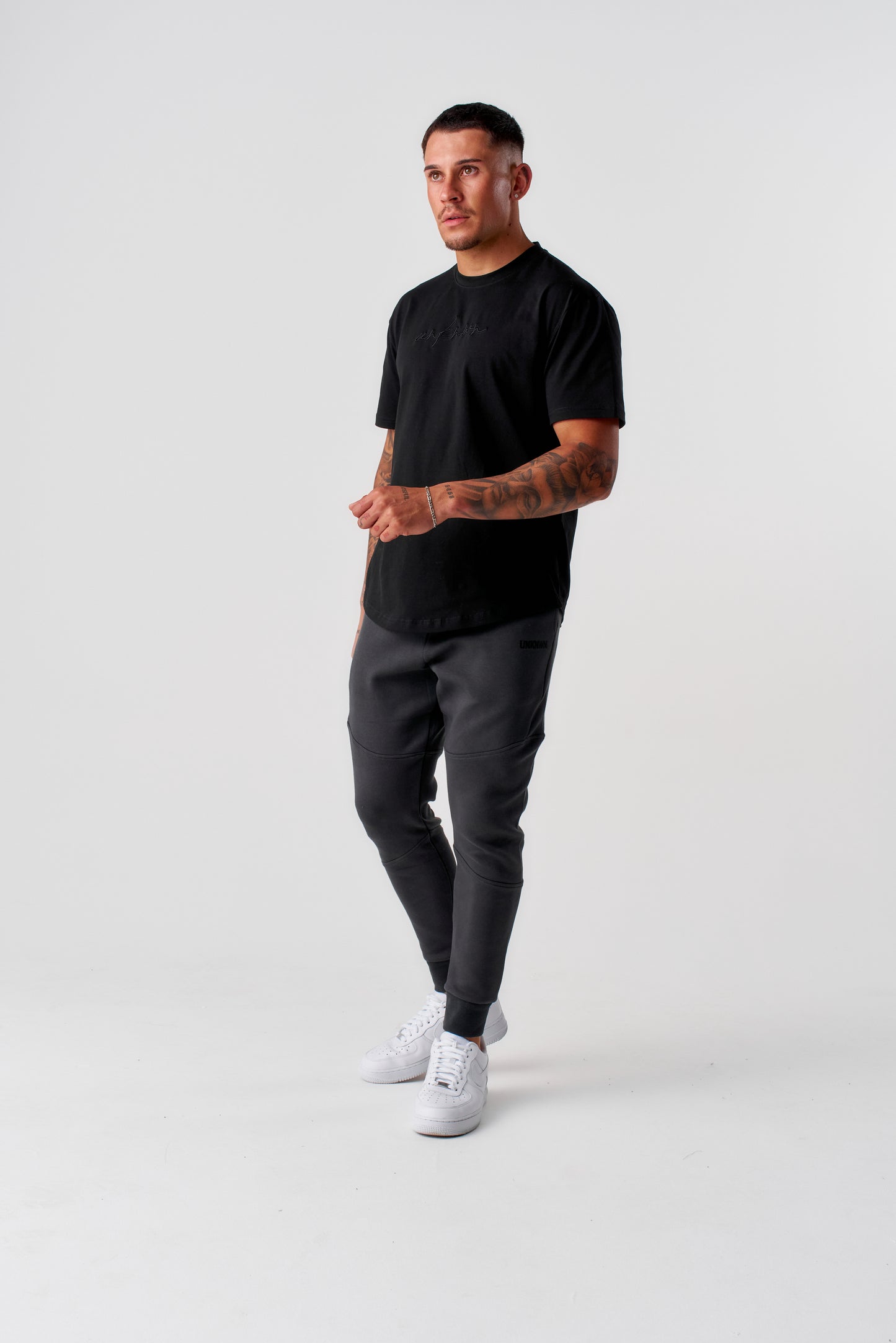 FITTED TEE - BLACK