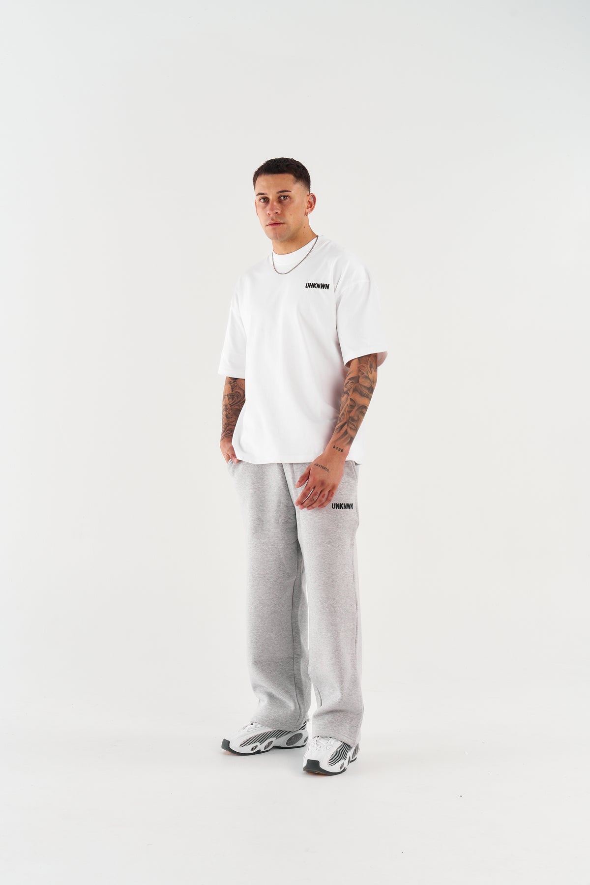 CLASSIC STRAIGHT LEG PANTS - GREY