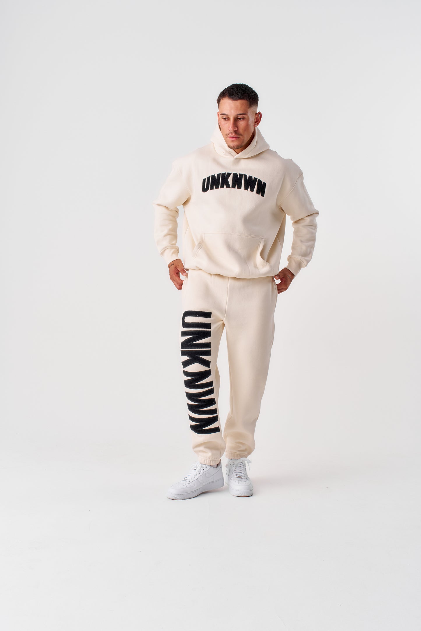 STATEMENT JOGGERS - VANILLA