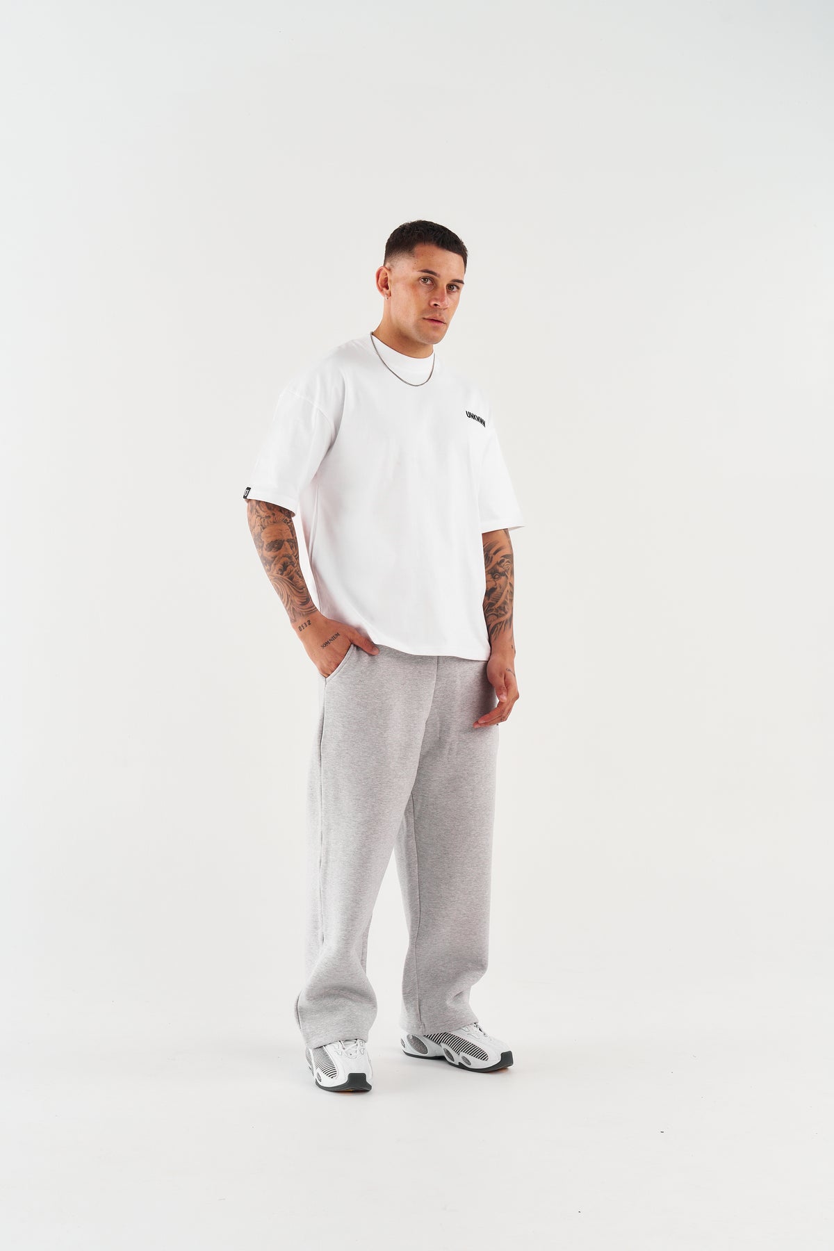 CLASSIC STRAIGHT LEG PANTS - GREY
