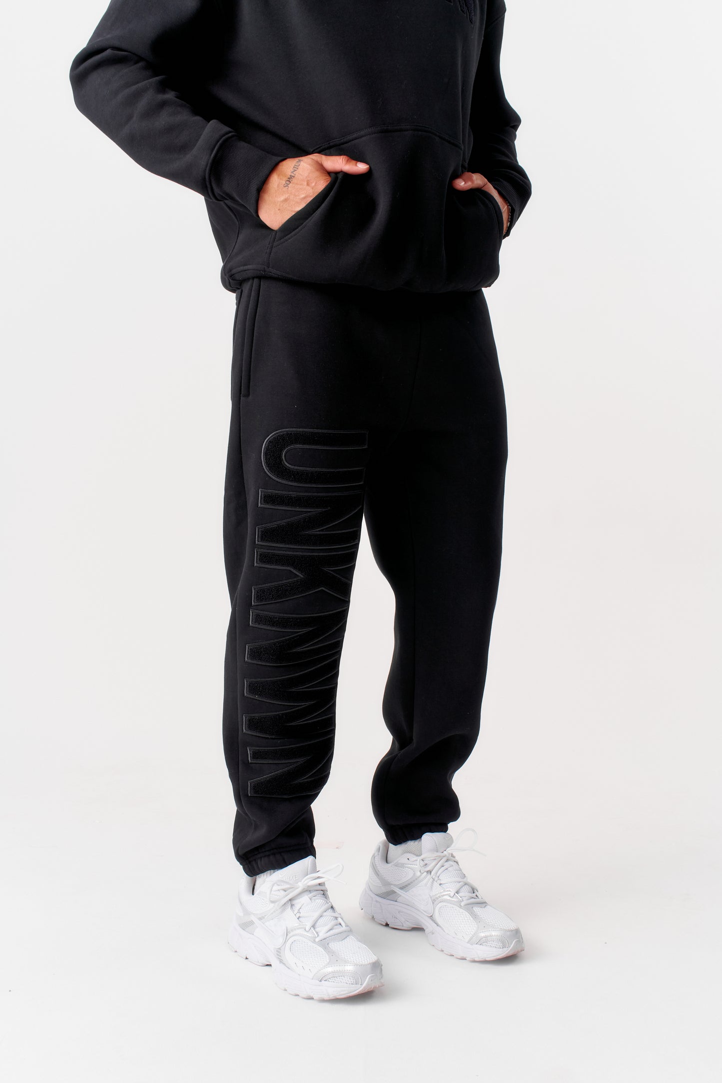 STATEMENT JOGGERS - BLACK