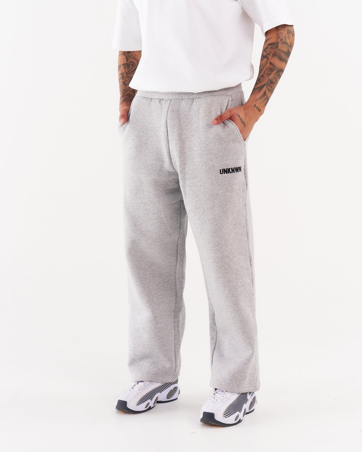 CLASSIC STRAIGHT LEG PANTS - GREY