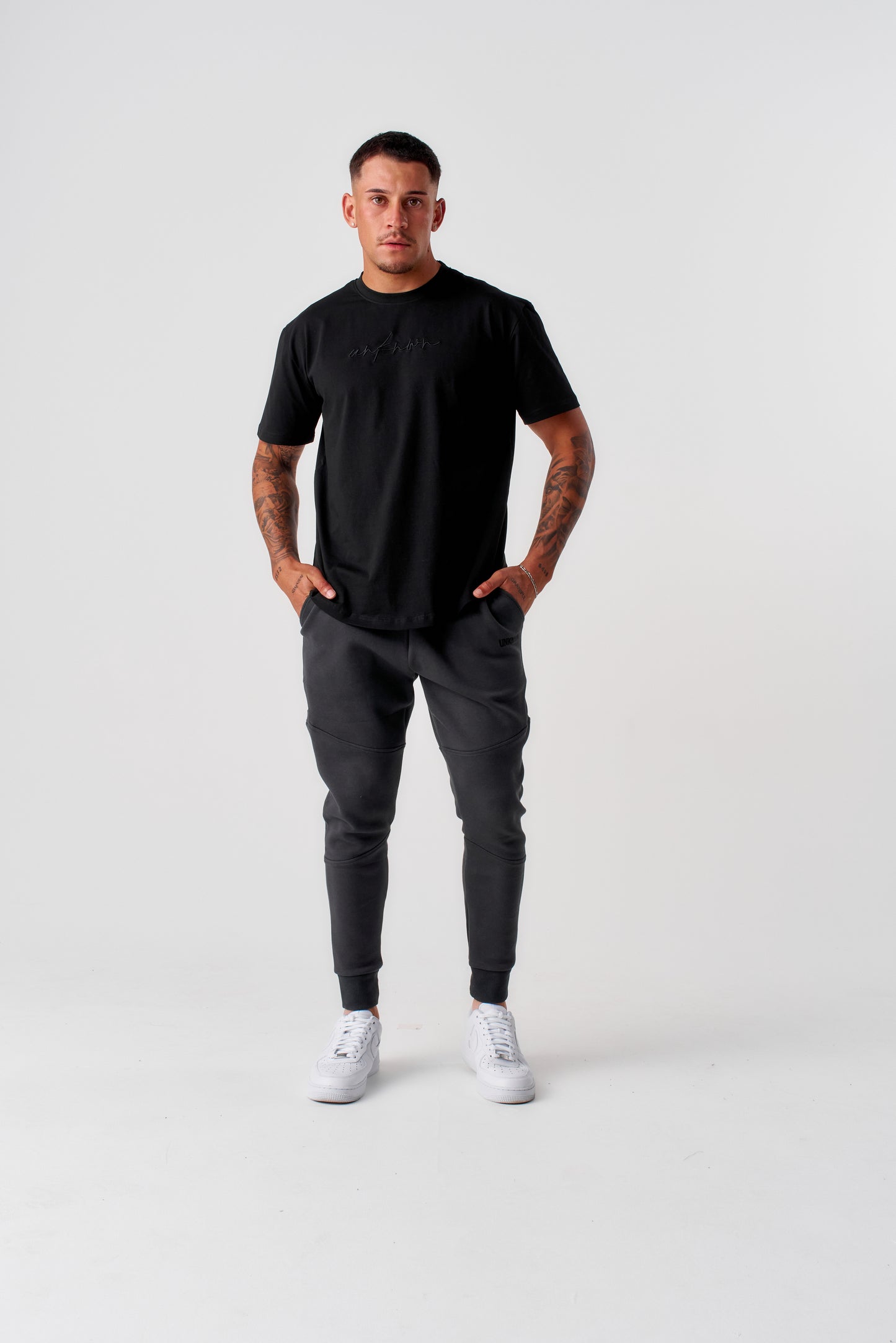 FITTED TEE - BLACK
