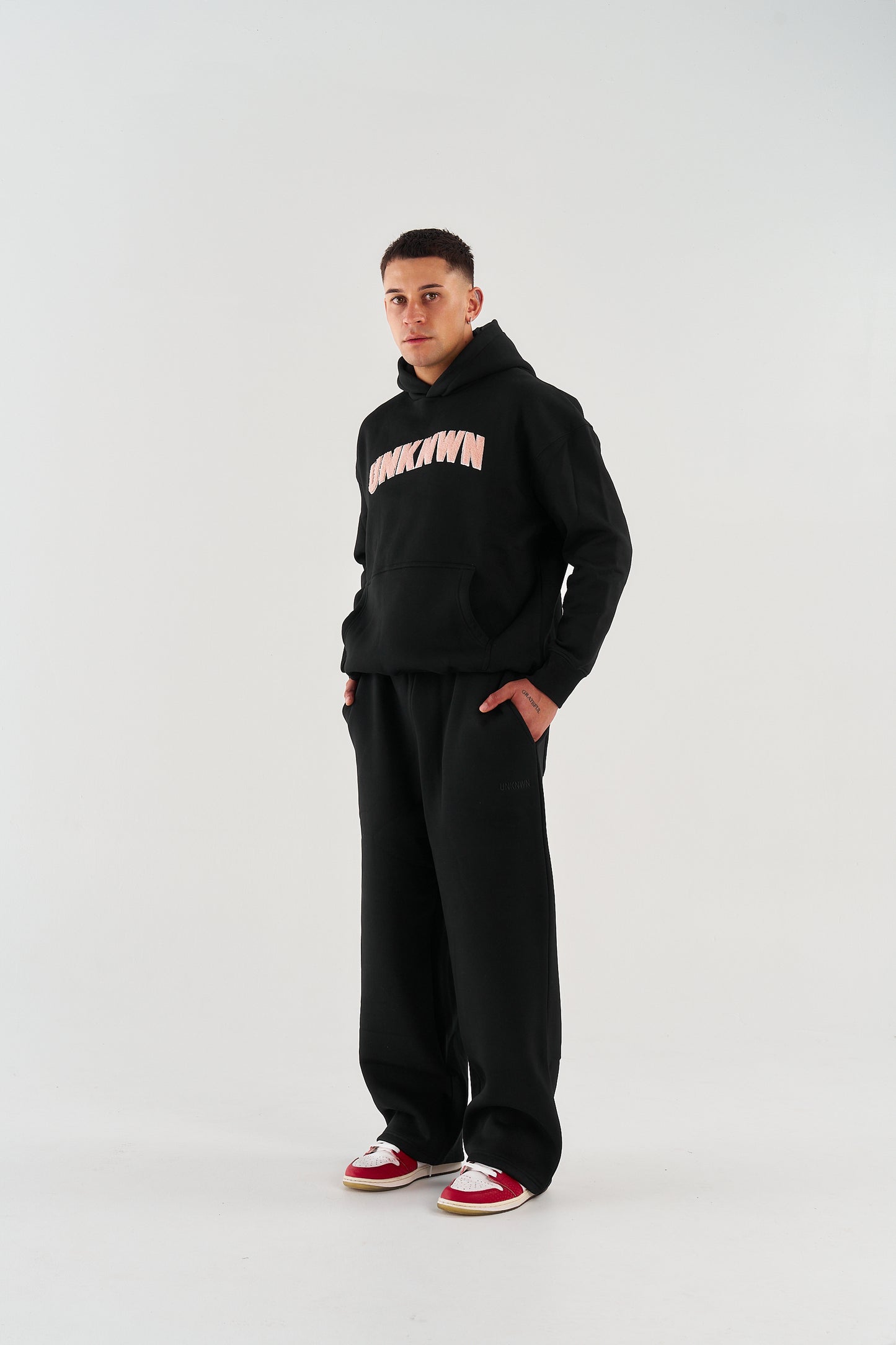 CLASSIC STRAIGHT LEG PANTS