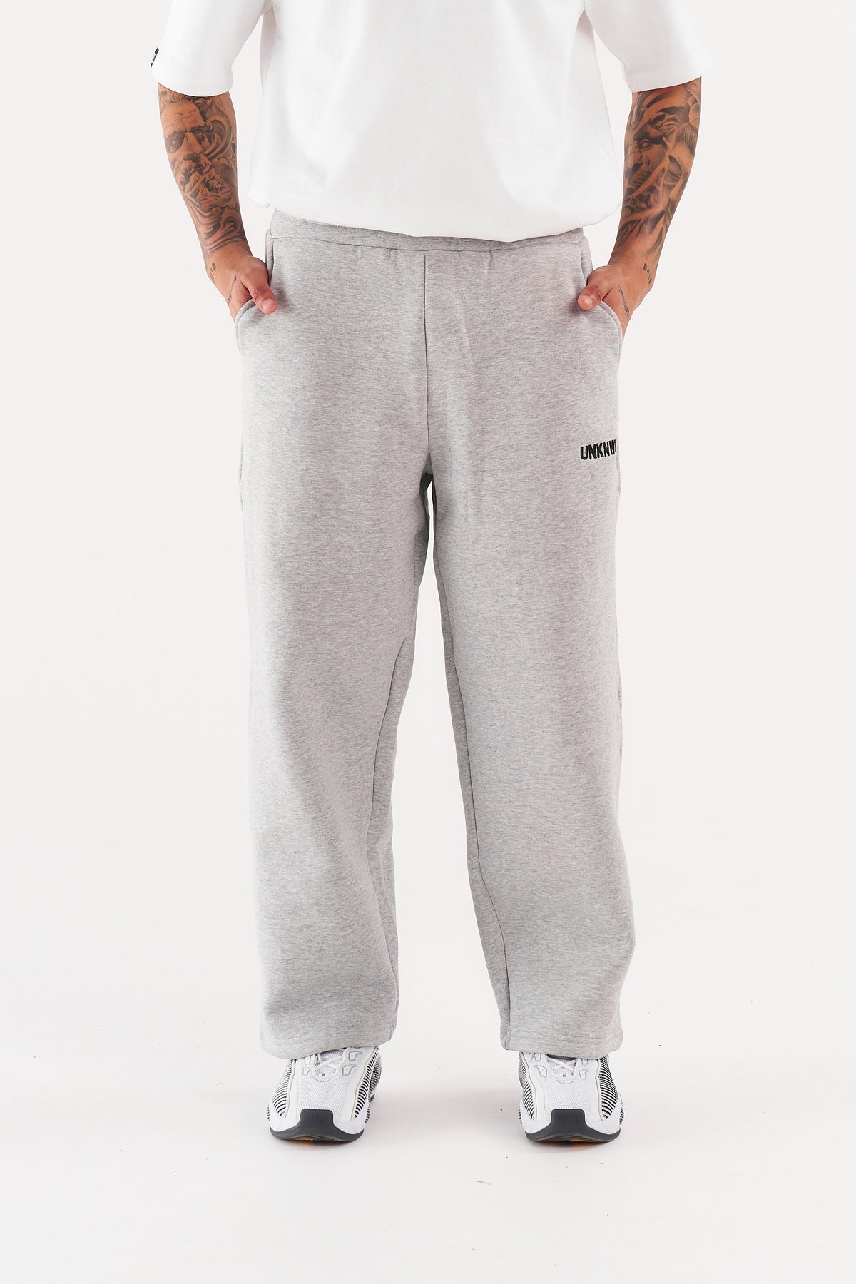 CLASSIC STRAIGHT LEG PANTS - GREY