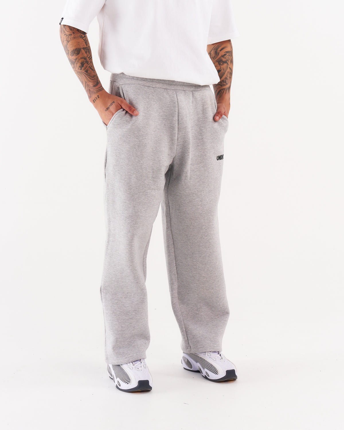 CLASSIC STRAIGHT LEG PANTS - GREY