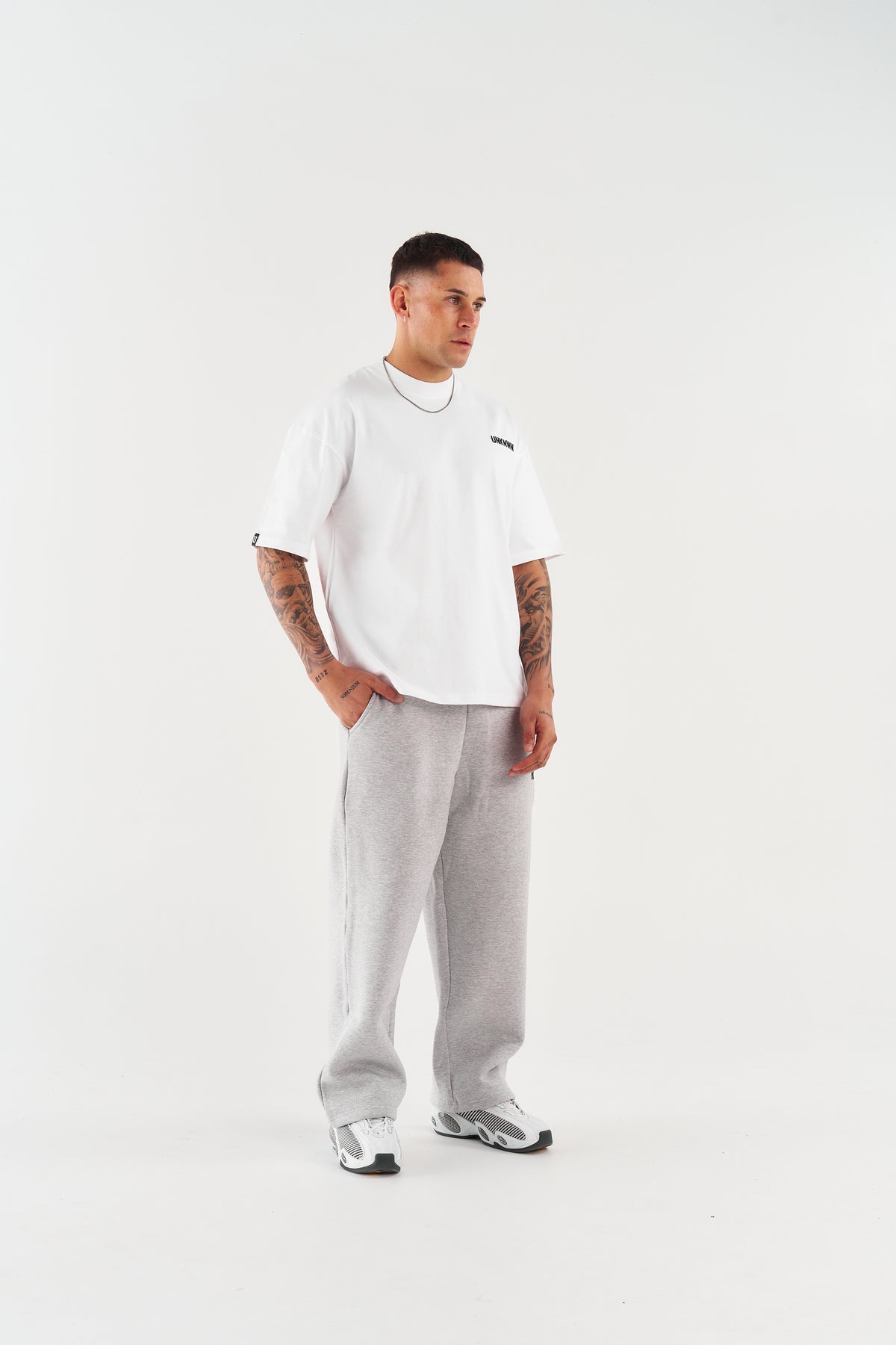 CLASSIC STRAIGHT LEG PANTS - GREY