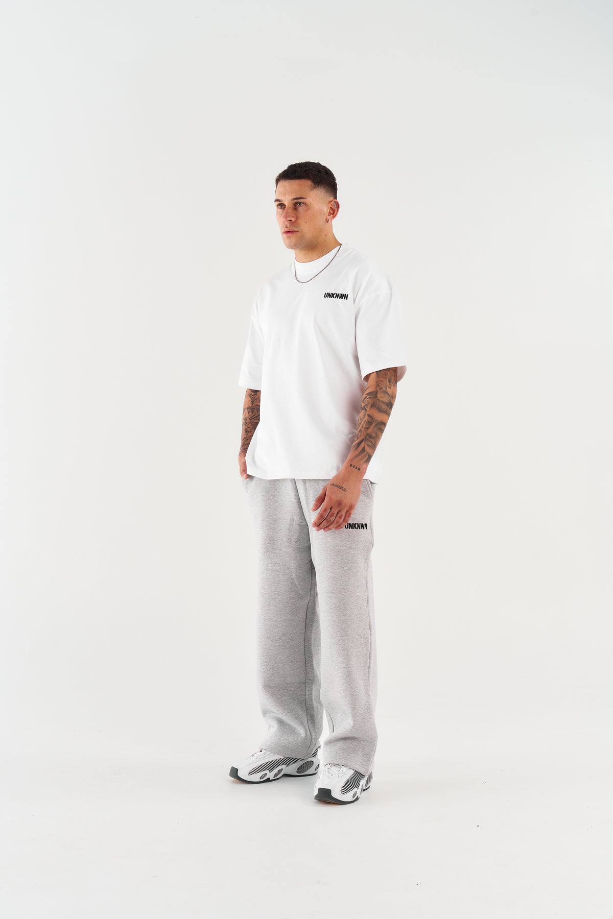 CLASSIC STRAIGHT LEG PANTS - GREY