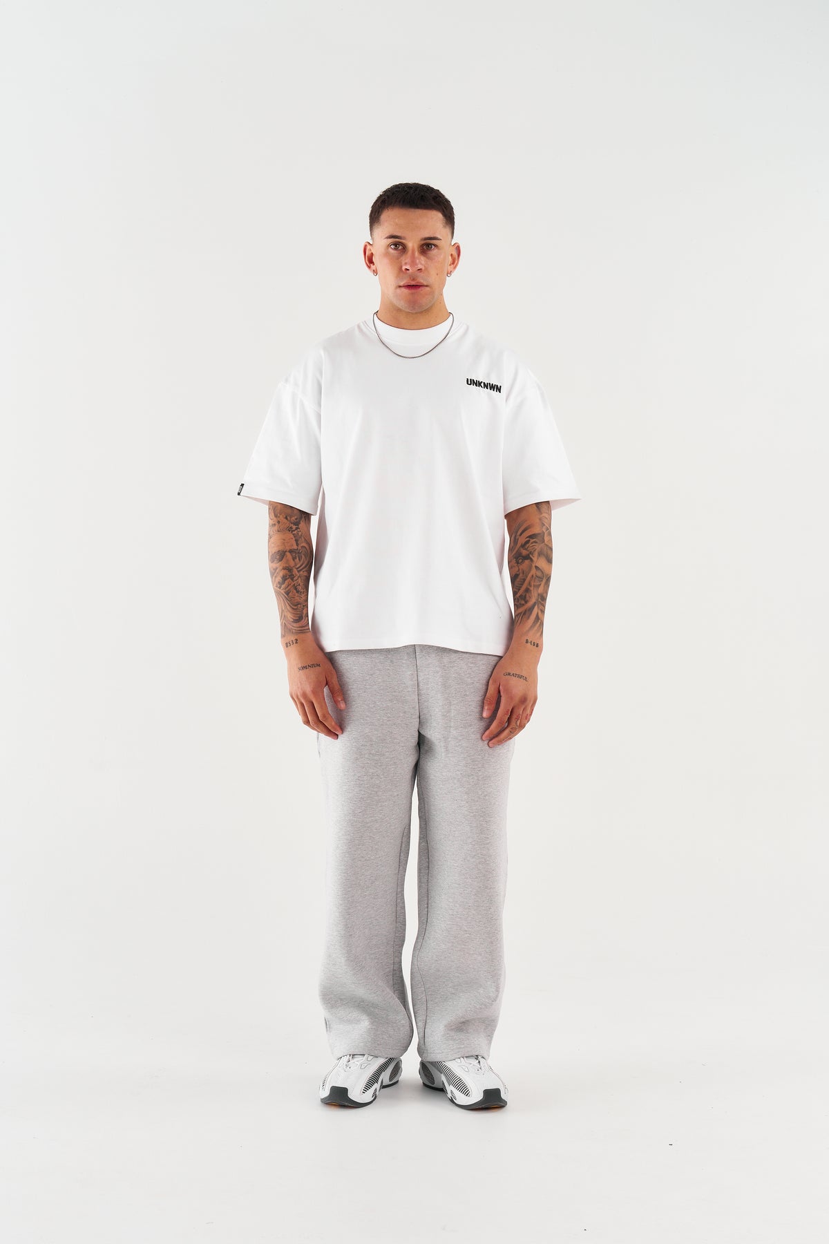 CLASSIC STRAIGHT LEG PANTS - GREY
