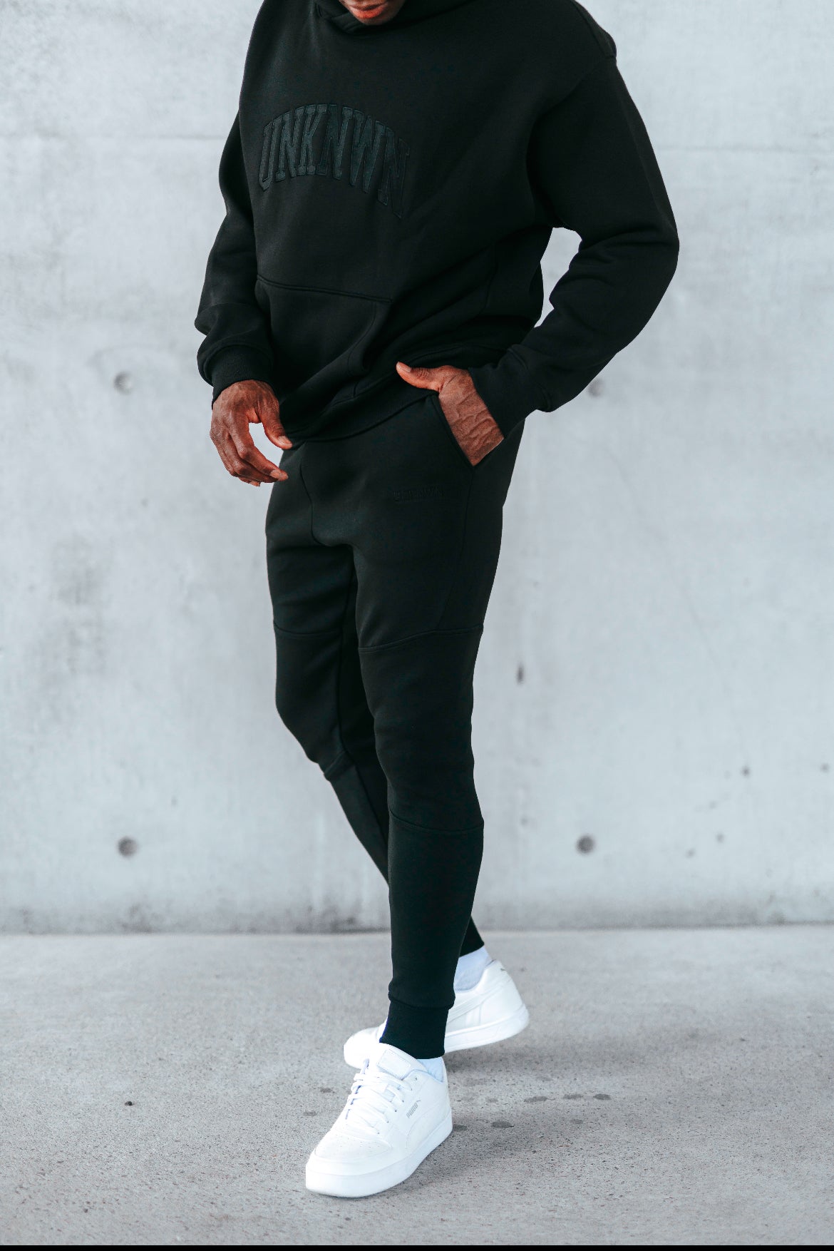 PRO TECH JOGGERS - BLACK