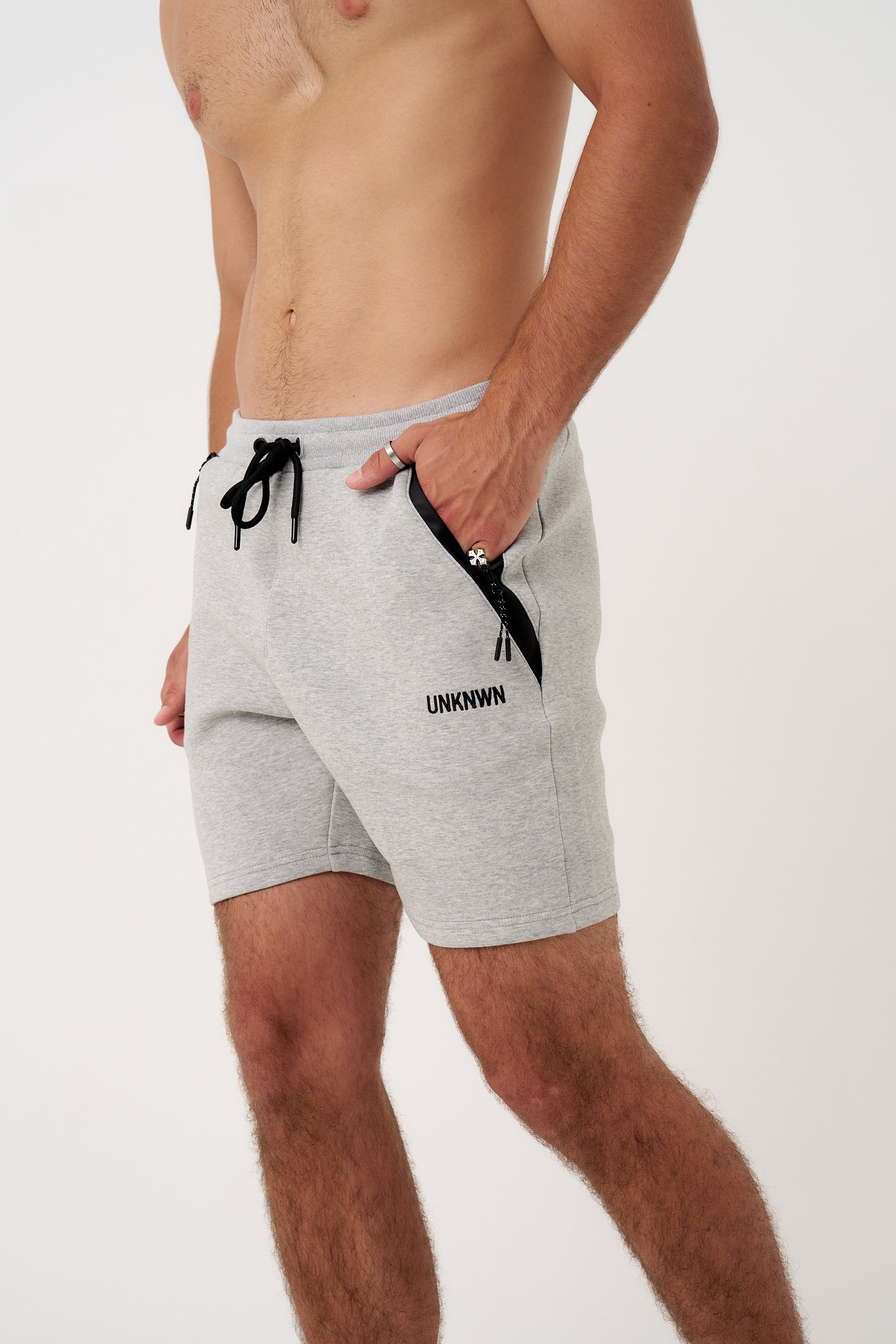 PRO TECH SHORTS - LIGHT GREY