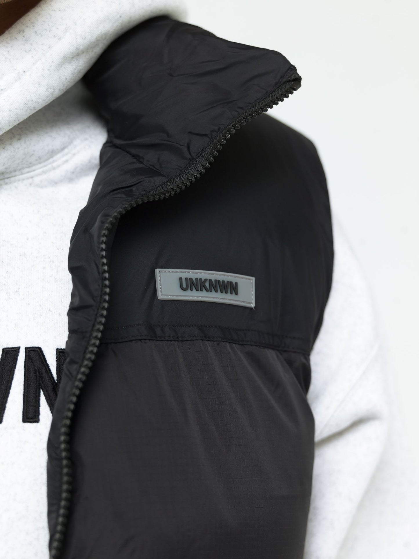 PUFFER VEST - BLACK
