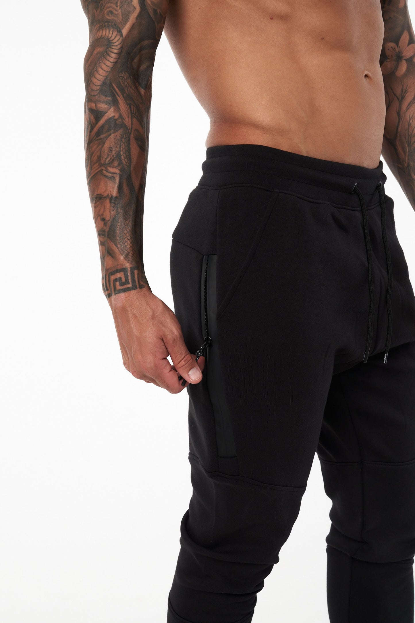 PRO TECH JOGGERS - BLACK